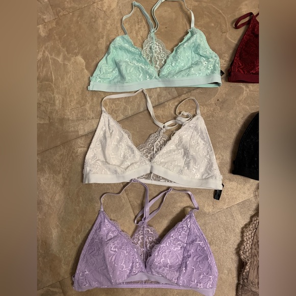 6 Bralettes, size medium - Picture 2 of 3